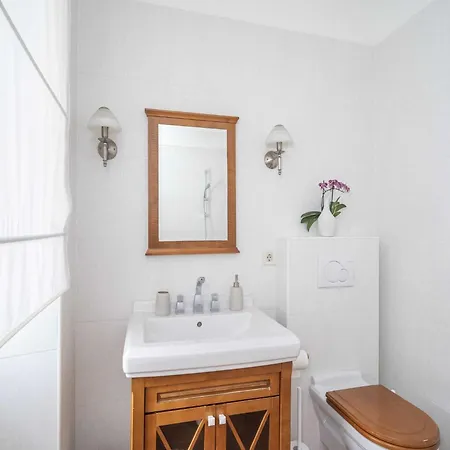 Secret - Two Bedroom With View Apartman